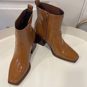 EUC Vince Camuto Sojetta Patent Brown Ankle Boots